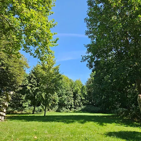 16, Herrenhaus Blengow, Lindenallee 21 *