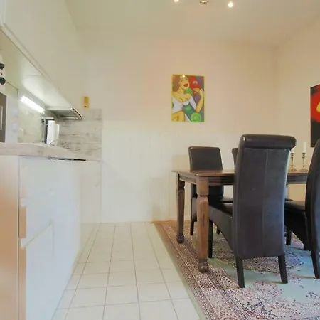 16, Herrenhaus Blengow, Lindenallee 21, Ostseebad *