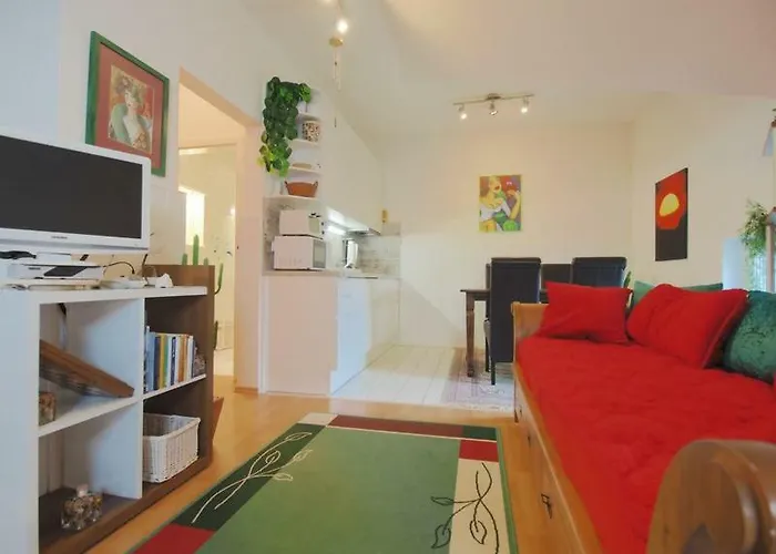16, Herrenhaus Blengow, Lindenallee 21, Ostseebad * Rerik