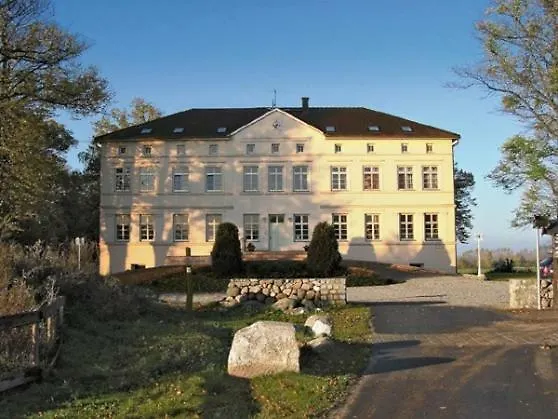 16, Herrenhaus Blengow, Lindenallee 21, Ostseebad