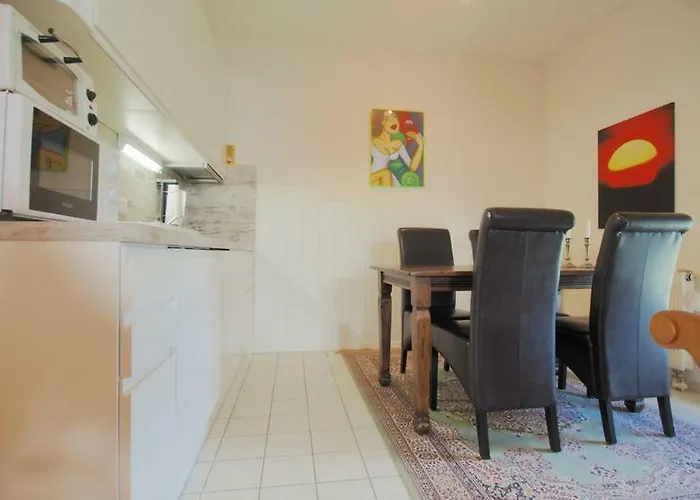 16, Herrenhaus Blengow, Lindenallee 21, Ostseebad *